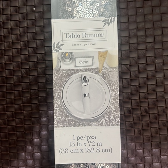 Table Runner - Picture 2 of 3